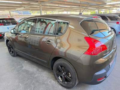 Peugeot 3008 cambio robotizzato Premium Marrone usata Pozzuoli