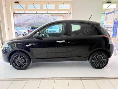 Lancia Ypsilon 1.0 firefly hybrid Silver s&s 70cv Nero usata Ponte San Nicolò
