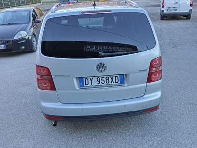 Volkswagen Touran 5 Porte, Metano/Benzina, 80 KW (109CV), Manuale, 7 Posti Argento usata TAGLIO DI PO