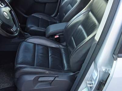 Volkswagen Touran 5 Porte, Metano/Benzina, 80 KW (109CV), Manuale, 7 Posti Argento usata TAGLIO DI PO
