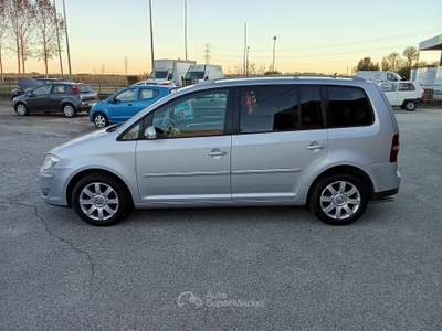Volkswagen Touran 5 Porte, Metano/Benzina, 80 KW (109CV), Manuale, 7 Posti Argento usata TAGLIO DI PO
