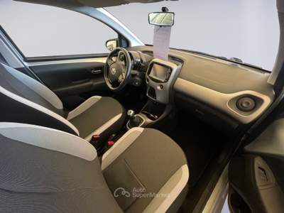 Toyota Aygo Aygo 1.0 VVT-i 69 CV 5 porte x-pure Argento usata MONOPOLI