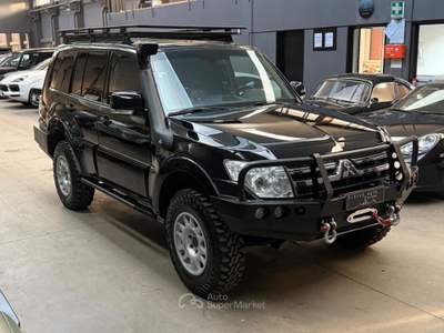 Mitsubishi Pajero 3.8 V6 24V aut. 5p. Instyle *VEICOLO SPECIALE* Nero usata Bologna