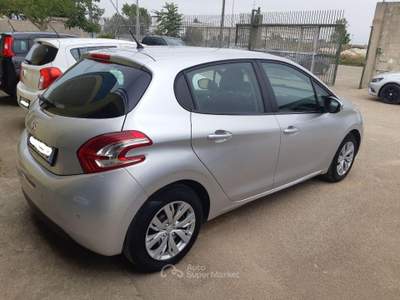Peugeot 208 1.2 VTi 82 CV 5p. Active Argento usata Soleto