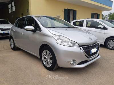 Peugeot 208 1.2 VTi 82 CV 5p. Active Argento usata Soleto