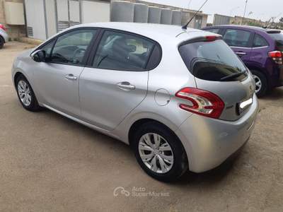 Peugeot 208 1.2 VTi 82 CV 5p. Active Argento usata Soleto