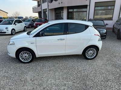 Lancia Ypsilon 1.2 69 CV 5 porte S&S Gold Bianco usata Ponte di Piave