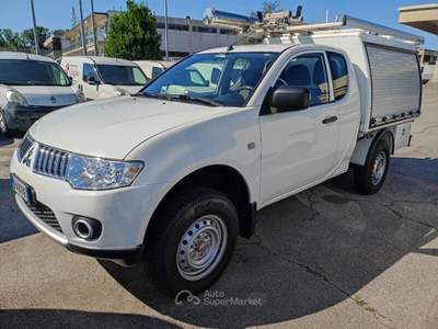 Mitsubishi L200 L200 2.5 DI-D/178CV CC Intense Tender Fleet Bianco usata MONTE URANO