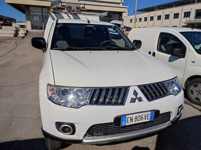 Mitsubishi L200 L200 2.5 DI-D/178CV CC Intense Tender Fleet Bianco usata MONTE URANO