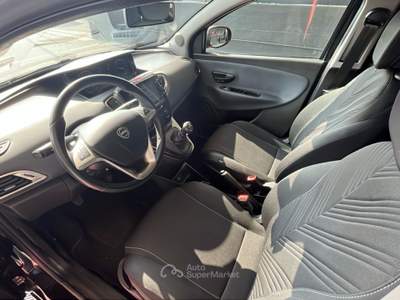 Lancia Ypsilon Ypsilon 1.0 FireFly 5 porte S&S Hybrid Ecochic Gold Nero usata Pordenone