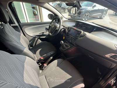 Lancia Ypsilon Ypsilon 1.0 FireFly 5 porte S&S Hybrid Ecochic Gold Nero usata Pordenone