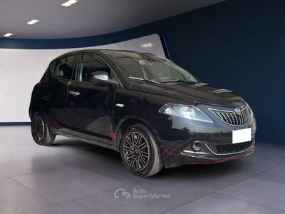 Lancia Ypsilon Ypsilon 1.0 FireFly 5 porte S&S Hybrid Ecochic Gold Nero usata Pordenone
