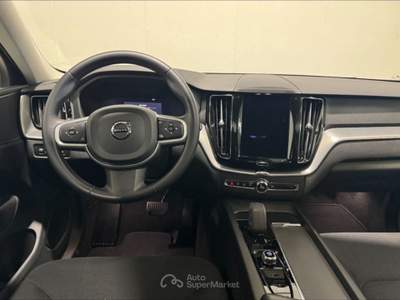Volvo XC60 B4 MOMENTUM PRO AUTO Nero usata San Fior