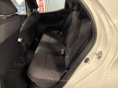 Toyota Yaris 5 porte Lounge 92CV Auto Bianco usata Prato