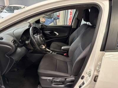 Toyota Yaris 5 porte Lounge 92CV Auto Bianco usata Prato
