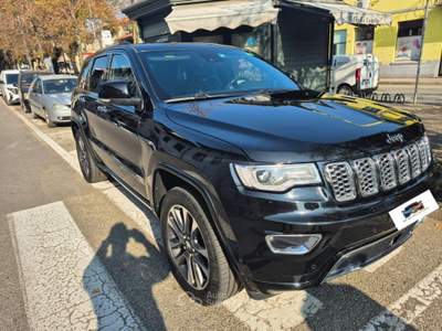 Jeep Grand Cherokee 3.0 V6 CRD 250 CV Multijet II Overland Nero usata Galliate