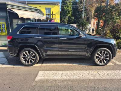 Jeep Grand Cherokee 3.0 V6 CRD 250 CV Multijet II Overland Nero usata Galliate