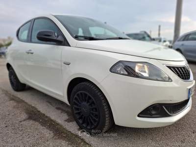 Lancia Ypsilon Ypsilon 1.0 FireFly 5p.S&S Hybrid Silver Bianco usata RIMINI