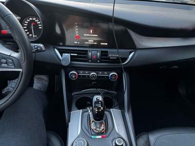 Alfa Romeo Giulia Alfa Romeo Giulia 2.2 180cv AWD  Bianco usata Riccione