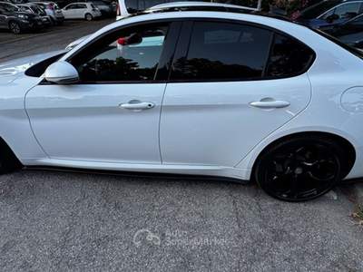Alfa Romeo Giulia Alfa Romeo Giulia 2.2 180cv AWD  Bianco usata Riccione