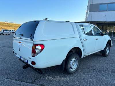 Mitsubishi L200 MOTORE ROTTO 2.5 DI-D Double Cab Bianco usata Gemona del Friuli