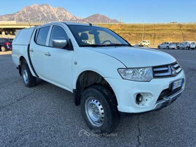 Mitsubishi L200 MOTORE ROTTO 2.5 DI-D Double Cab Bianco usata Gemona del Friuli
