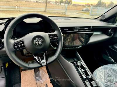 Alfa Romeo Junior 1.2 ibrida Speciale 136cv edct6 Nero usata Osasco