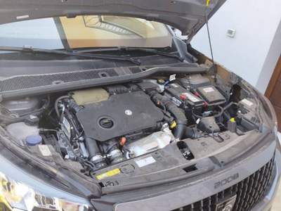 Peugeot 2008 parcheggio privato  Grigio usata Montesarchio