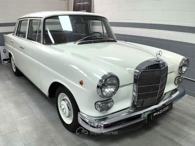 Mercedes-Benz 230 Mercedes 200 Heckflosse 1967 Bianco usata Bagnolo Mella