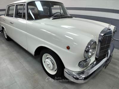 Mercedes-Benz 230 Mercedes 200 Heckflosse 1967 Bianco usata Bagnolo Mella
