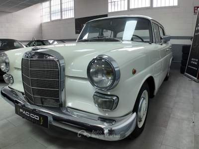 Mercedes-Benz 230 Mercedes 200 Heckflosse 1967 Bianco usata Bagnolo Mella
