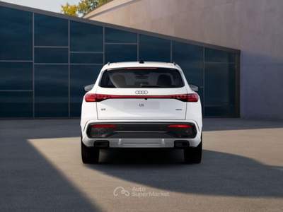 Audi TT Audi Q5 SUV S line edition e-hybrid  220 kW S tron Bianco usata San Fior