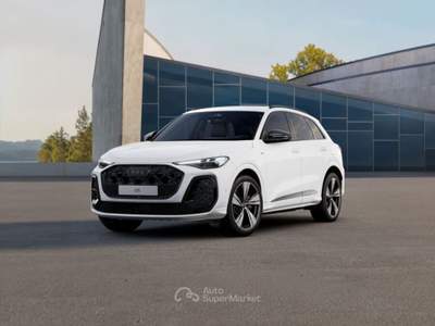 Audi TT Audi Q5 SUV S line edition e-hybrid  220 kW S tron Bianco usata San Fior