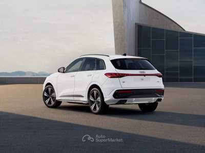 Audi TT Audi Q5 SUV S line edition e-hybrid  220 kW S tron Bianco usata San Fior
