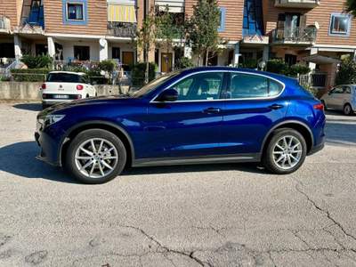 Alfa Romeo Stelvio 2.2 Turbodiesel 210 CV AT8 Q4 Executive Blu/Azzurro usata Mugnano del Cardinale