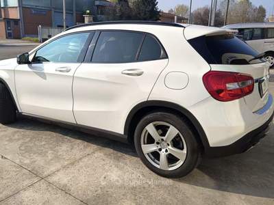 Mercedes-Benz GLA d Automatic Business Bianco usata Asti