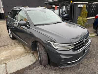 Volkswagen Tiguan 2.0 TDI 150 CV SCR DSG Grigio usata Alessandria
