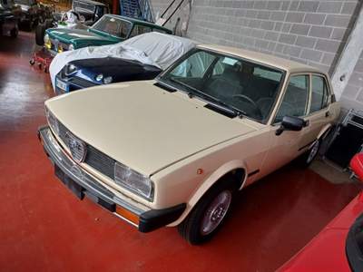Alfa Romeo Alfetta 2.0 L   CONDIZIONATORE Beige usata Gaglianico