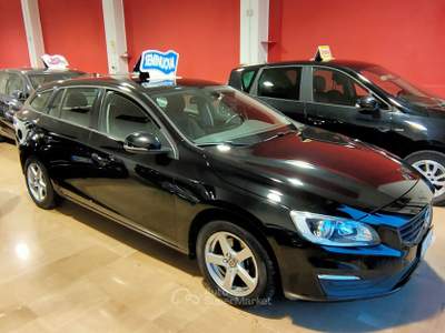 Volvo V60 AUTO BELLISSIMA CON POCHI KM CAMBIO AUTOMATICO Nero usata Molfetta