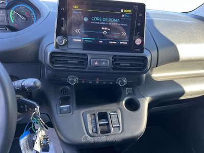 Peugeot Partner L2H1  50KWH PREMIUM Bianco usata Roma