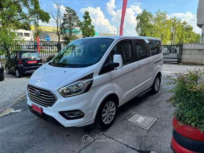 Ford Tourneo Custom 2.0 TDCI 130cv TITANIUM SEDILI GIRABILI 8 POSTI Bianco usata Cernusco sul Naviglio