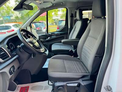 Ford Tourneo Custom 2.0 TDCI 130cv TITANIUM SEDILI GIRABILI 8 POSTI Bianco usata Cernusco sul Naviglio