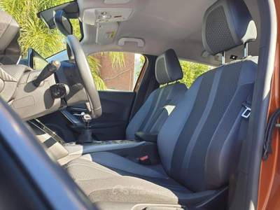 Peugeot 2008 BlueHDi 100 S&S Allure Navi Pack Arancione usata Taranto