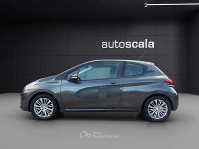 Peugeot 208 1° serie PureTech 82 3 porte Active Grigio usata Napoli
