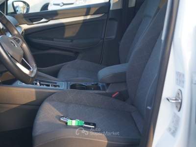 Volkswagen Golf 1.0 eTSI EVO DSG Life Bianco usata Roma