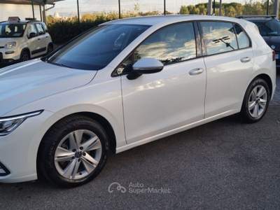 Volkswagen Golf 1.0 eTSI EVO DSG Life Bianco usata Roma