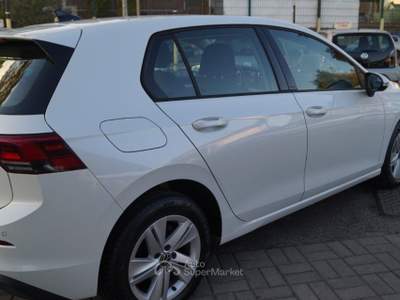 Volkswagen Golf 1.0 eTSI EVO DSG Life Bianco usata Roma