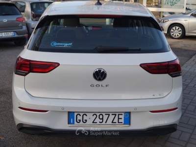 Volkswagen Golf 1.0 eTSI EVO DSG Life Bianco usata Roma