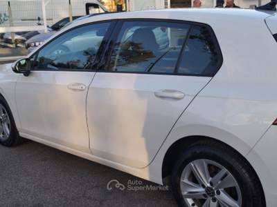 Volkswagen Golf 1.0 eTSI EVO DSG Life Bianco usata Roma