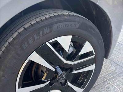 Peugeot 208 come nuova Argento usata San Tammaro